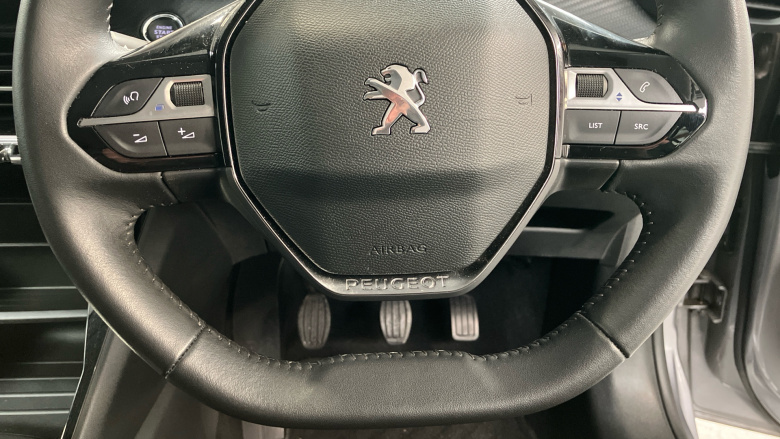 Peugeot 208 1.2 PureTech 100 Active Premium 5dr Petrol Hatchback